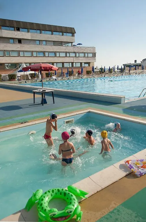 ****  Grand Hotel Continental Tirrenia Itália