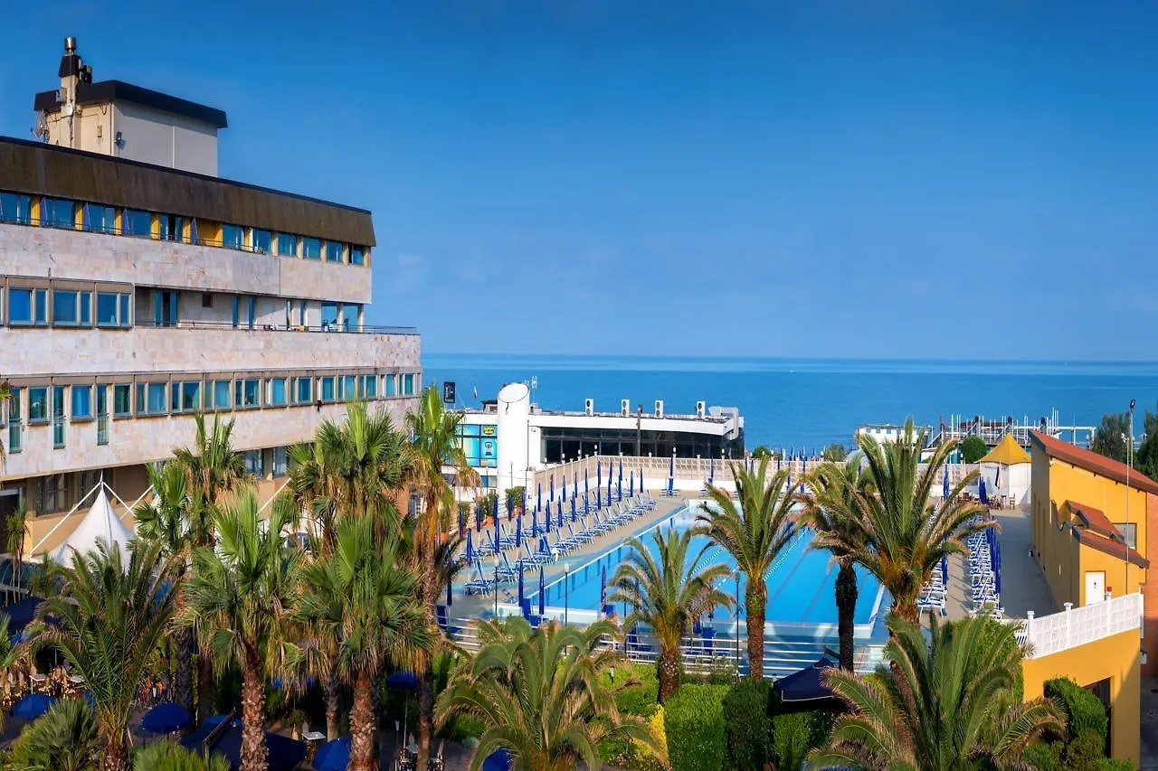 Grand Hotel Continental Tirrenia 4*,  Italy