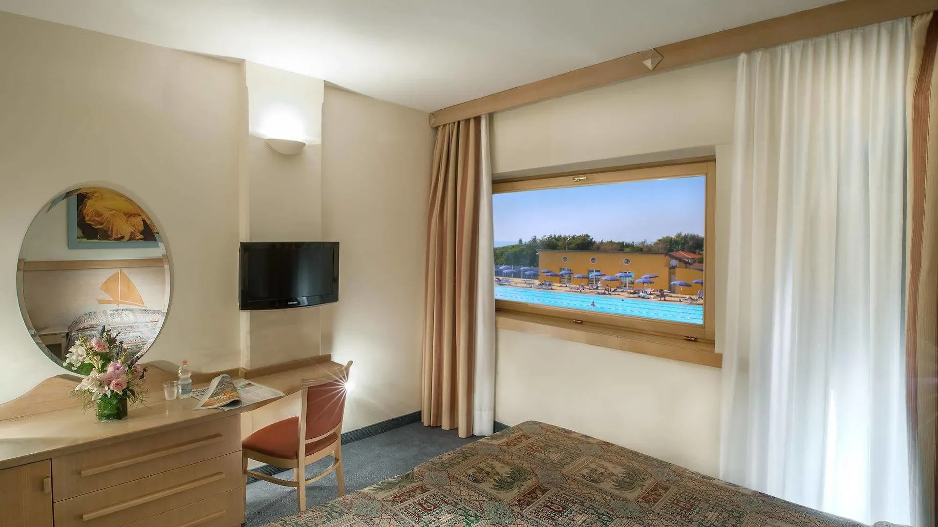 Grand Hotel Continental Tirrenia 4*,  Italy
